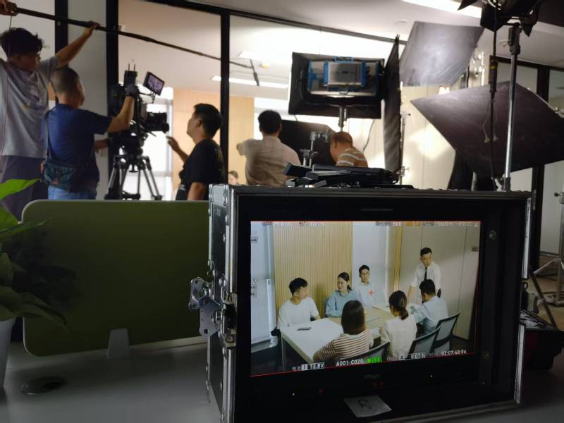 扬州TVC拍摄公司：科技产品视觉化大师，诠释未来感与功能美学